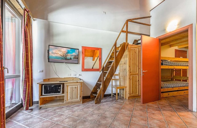 One Bedroom with Mezzanine 6 beds