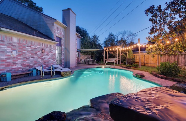 Luxury Spring Home w/ Pool Table & Outdoor Oasis, King Bed, Spa