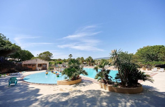 Luxe 5 Pers. Villatent at family campsite Leï Suves on the beautiful Côte d’Azur