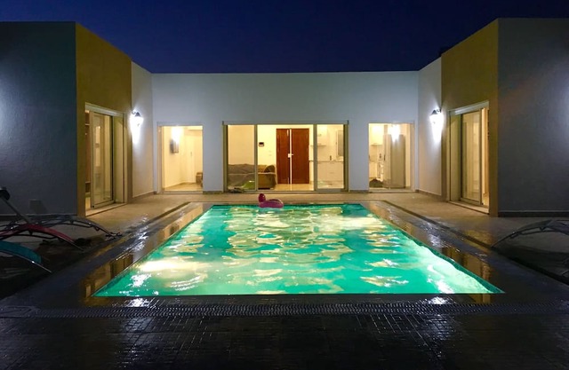 Bellle U-shaped villa with swimming pool not overlooked