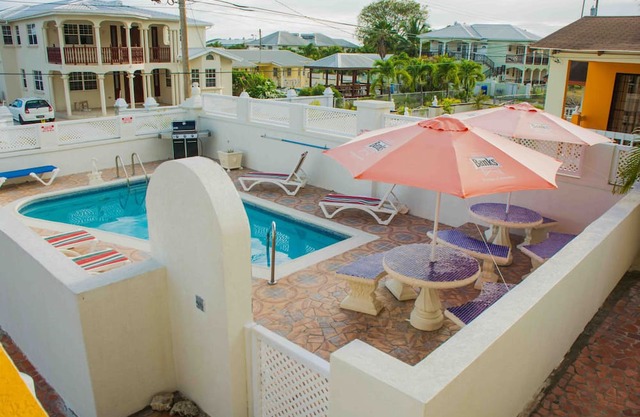 2 Bedroom Holiday rental With Pool On The Southcoast