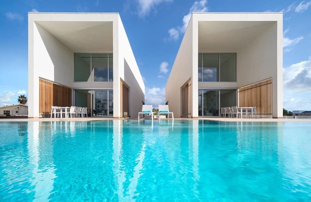 CARAIBAS fully air-conditioned vacation design villa with 20m lap pool