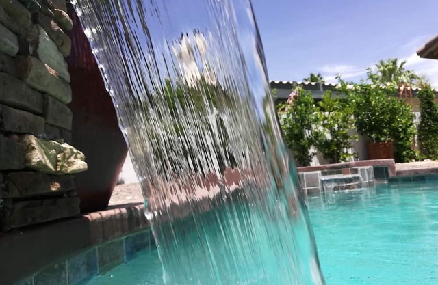 3BR Salt Water Pool, Spa and Mountain View in La Quinta Cove, CA Desert!