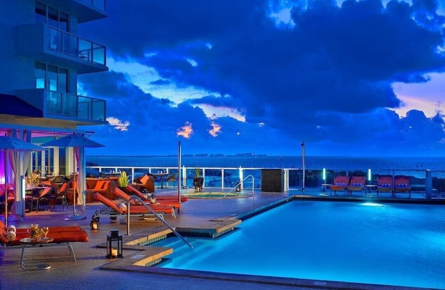 Stunning Front Bay Views, Real Luxe Apartment. FREE: Pool, Park. Hotel Arya