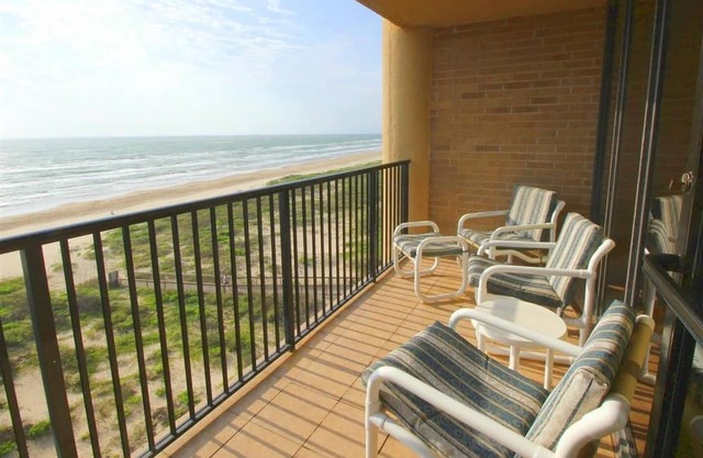 Beachfront Condo, Top Floor, Fantastic Views!