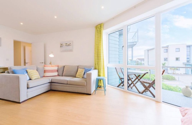 41 Tre Lowen - Close to Fistral Beach and town centre, Balcony and allocated parking