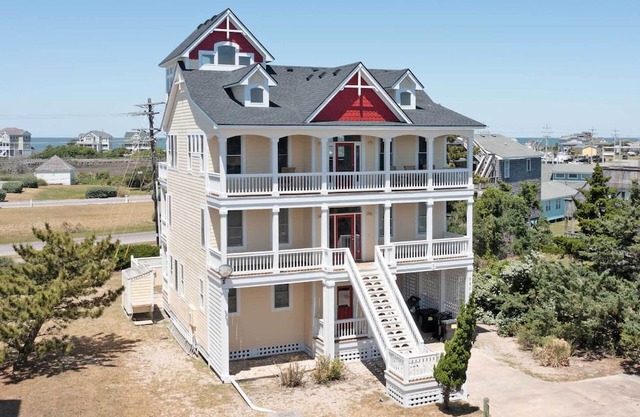 On Special - Well-Equipped Semi-Oceanfront in Hatteras w/ Pool, Hot Tub, Game Ro
