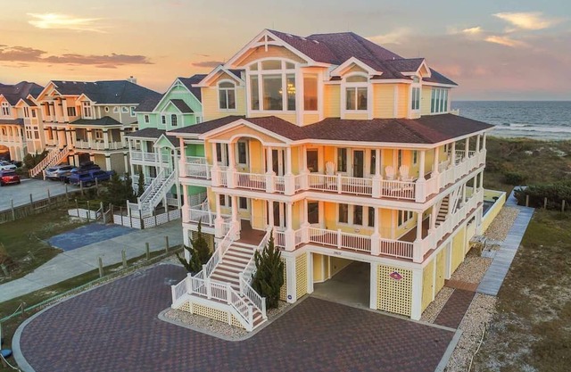 On Special - Oceanfront - Pool, Hot Tub, Elevator, Game & Media Rooms, Gazebo