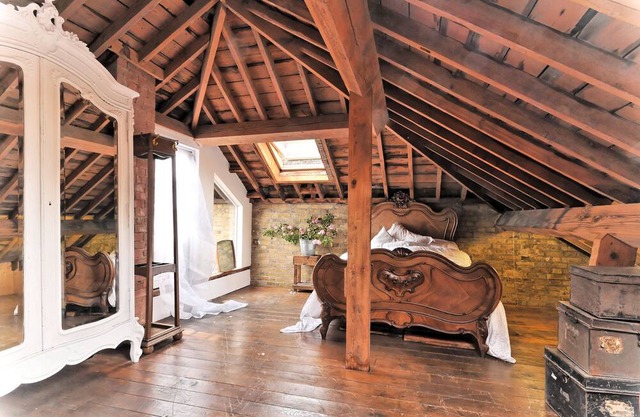 double aspect south facing and sunny loft Borough market SE1- a private escape