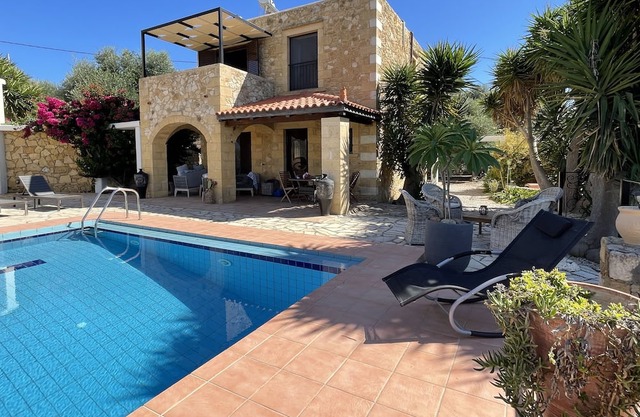 House located in the center of an exceptional region to discover! !