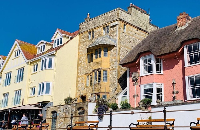 Sundial House Beachfront Arts & Crafts Period House