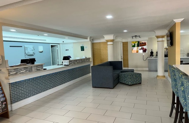 Super 8 By Wyndham Nacogdoches Near University