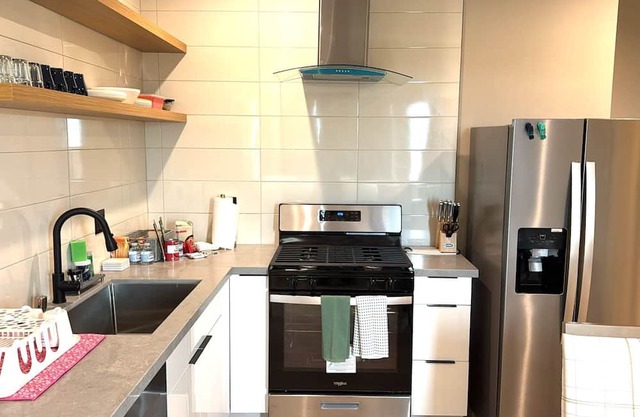 Superb 3-bedroom Apt in vibrant Los Angeles