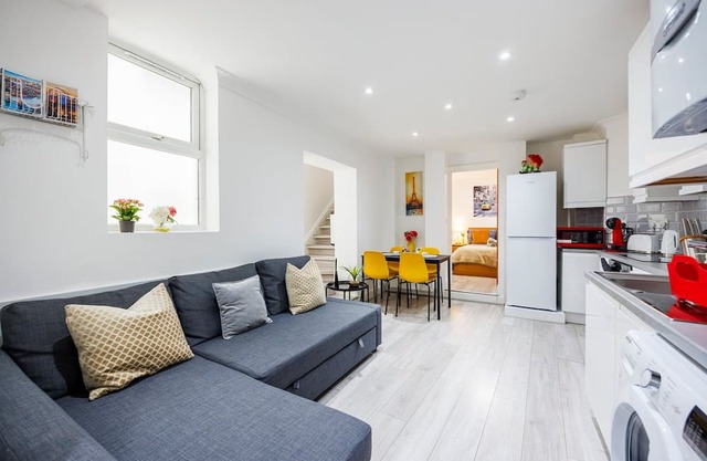 3 Bed 3 Bathroom Flat in Kensington A
