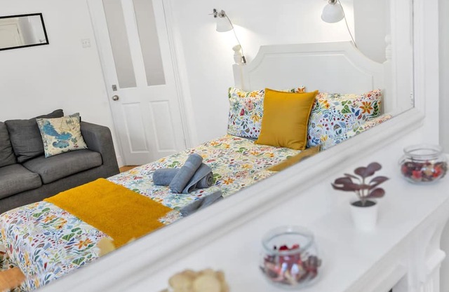 3 Bedroom 2 Bathroom Victorian Flat in Kensington