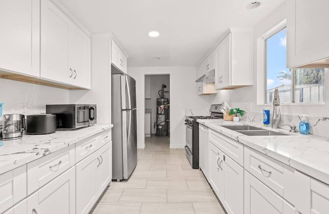734 Glendora in Glendora