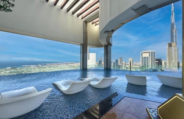 Exclusive Paramount 2BR - Skyline
