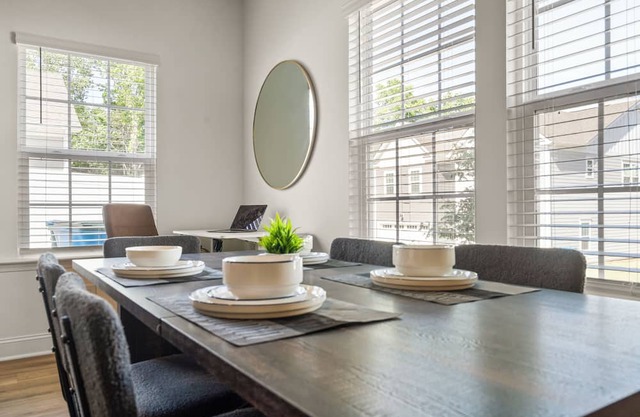 Luxe 3BR Townhouse to Uptown Charlotte