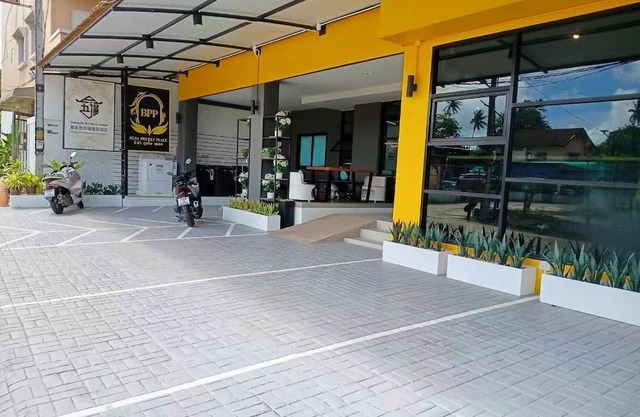 PHUKET FIVE FOR TUNE HOLIDAY HOTEL
