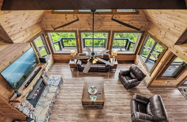Amazing View Cabin w Gameroom Hot Tub Fire Pit