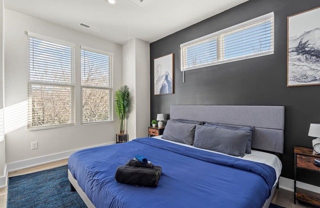 Luxe King 4BR Townhouse in Uptown CLT
