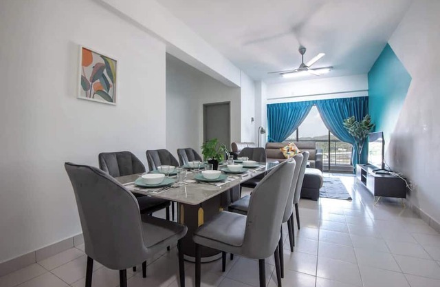 A Modern 3BR Home Near Danga Bay, Free Parking