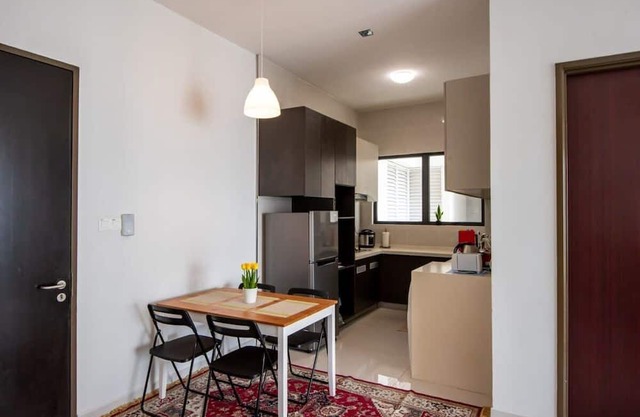 A Stylish 2BR Suite, Water Views, Free Parking
