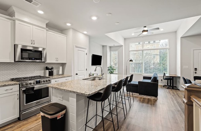 King 3BR Townhouse in Camp North End