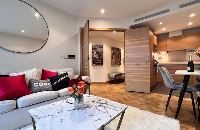 2b2b Apt Park + River + Balcony