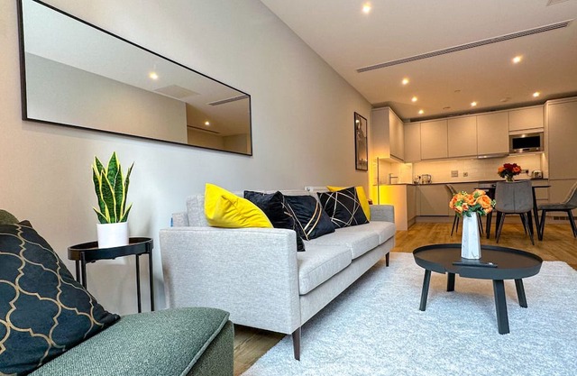 Huge 3bath 2bedroom Family Home