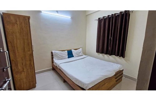 Fabhotel White House I