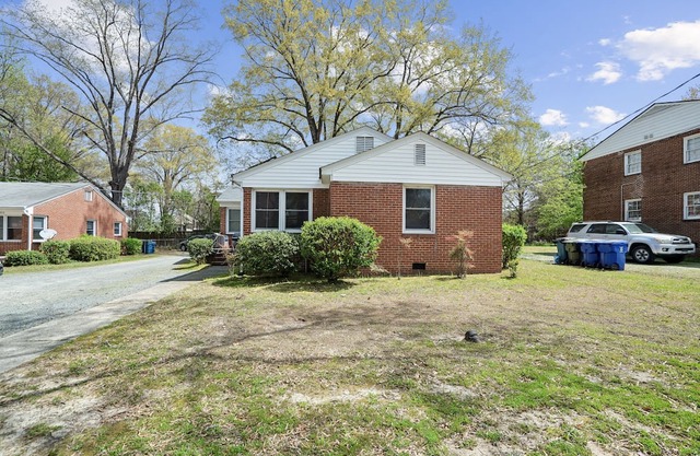 Buchanan 2br At Duke East Campus 2 Bedroom Apts by Quantum Suites