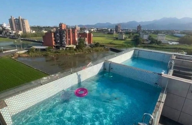 Aqua rooftop
