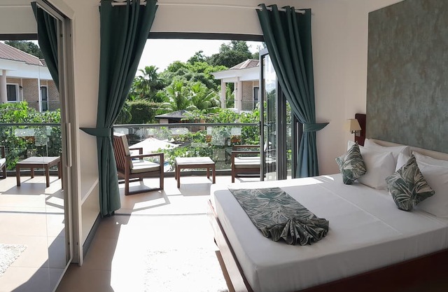 STYLISH~SUITES~HILLTOP~BEACH5mins~POOL~WIFI~A/C