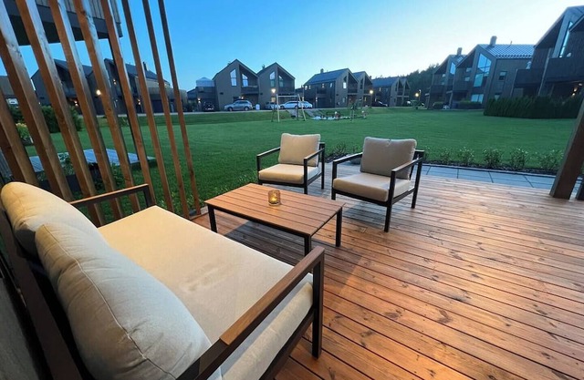 Lovely modern apartment near skitrails in a quiet neighborhood