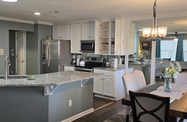 Charming King-bed Suite near Uptown Charlotte and CLT airport