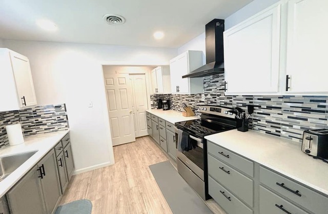 Charming Family Home in Quiet Farmers Branch