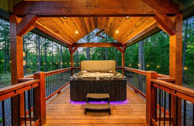 Perfect for families, this new 2-story cabin on 1 acre sleeps 10