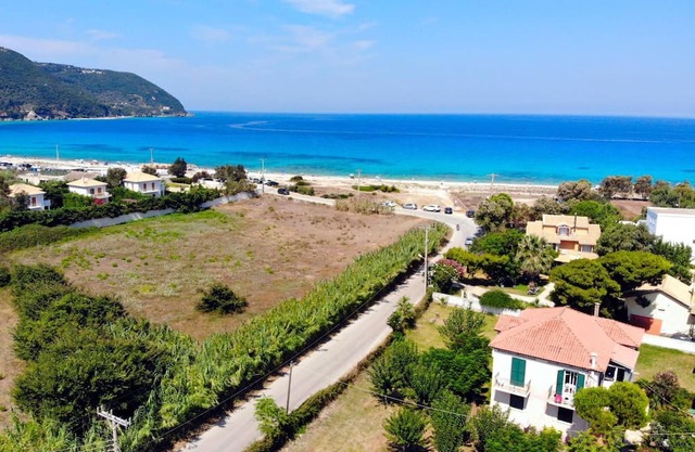 Holiday Home 'Giorgos House Ground Floor' with Private Terrace, Shared Garden and Wi-Fi