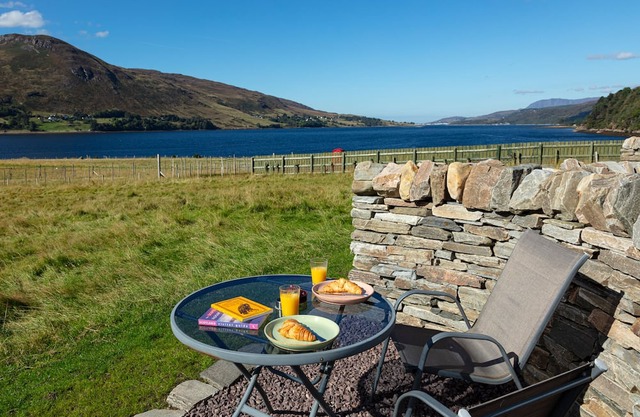 Family Luxury pod - stunning loch view and access
