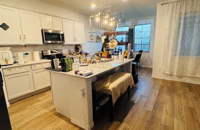 Comfy room near lake with shared amenities
