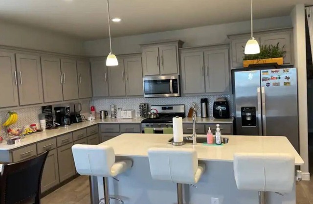 1 bedroom with queen size bed and share bathroom so one guest per room