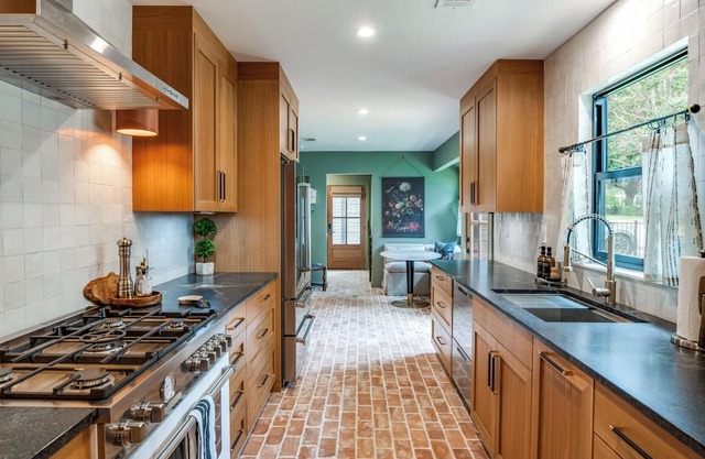Completely renovated modern cottage near downtown McKinney.