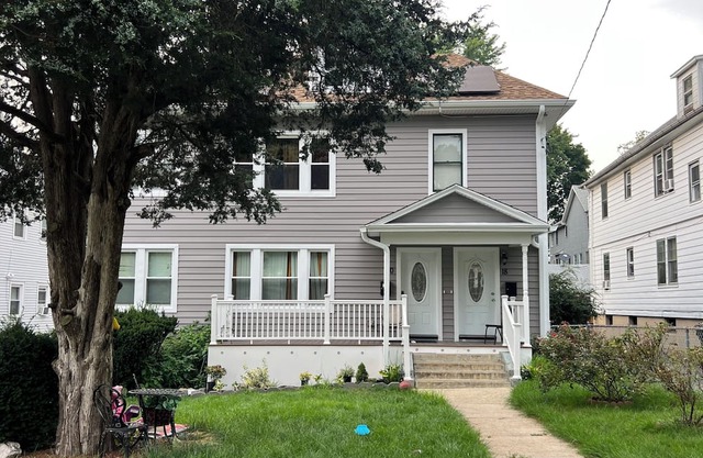 Charming 3-bedroom house with WiFi and AC in Hartford