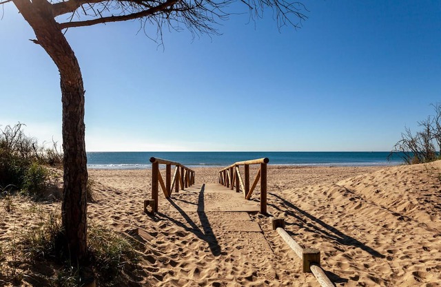 Enjoy a wonderful holiday by the sea in this holiday apartment.