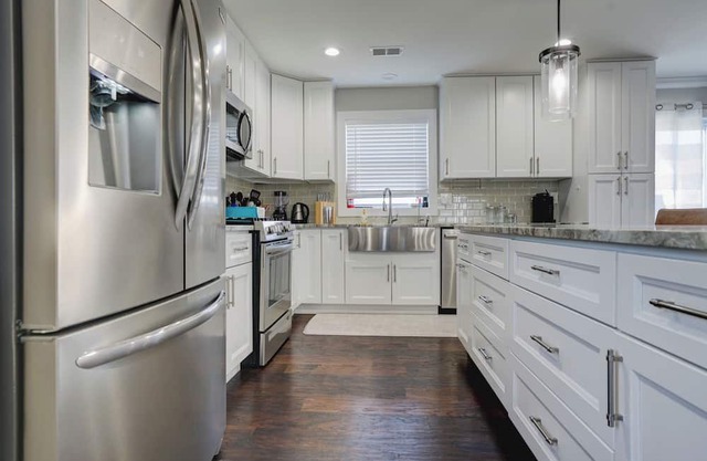 4-bedroom House with Ocean View near NYC Train, Ferry, Waterfront with WiFi, AC