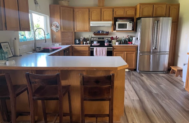 Charming 3-bedroom house on 5 acres with WiFi and AC in delightful Scappoose