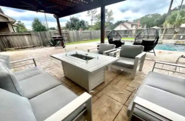 Your home away from home, 6beds,Pool,Backyard,Parking,Pool table, pet friendly