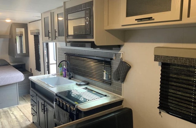 Cozy RV with WiFi and AC in Welcoming Fort Walton Beach