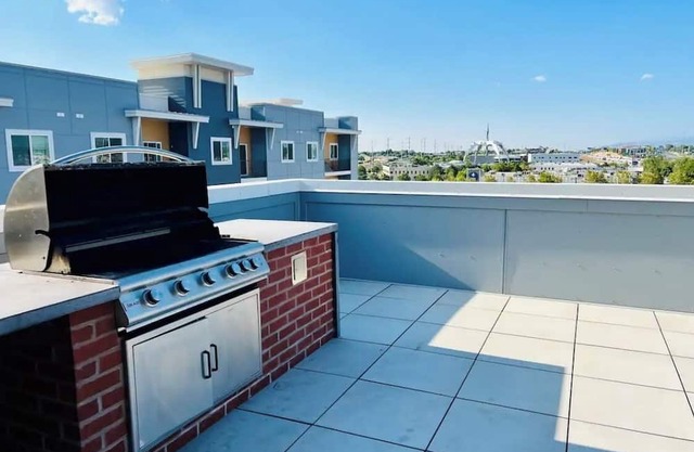SLC Resort Penthouse. Better Than a Hotel!